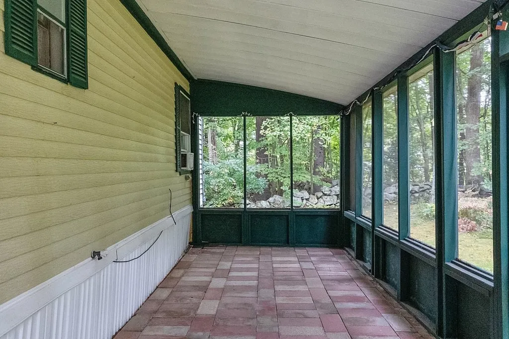 29 Mercury Lane Nashua NH 03062