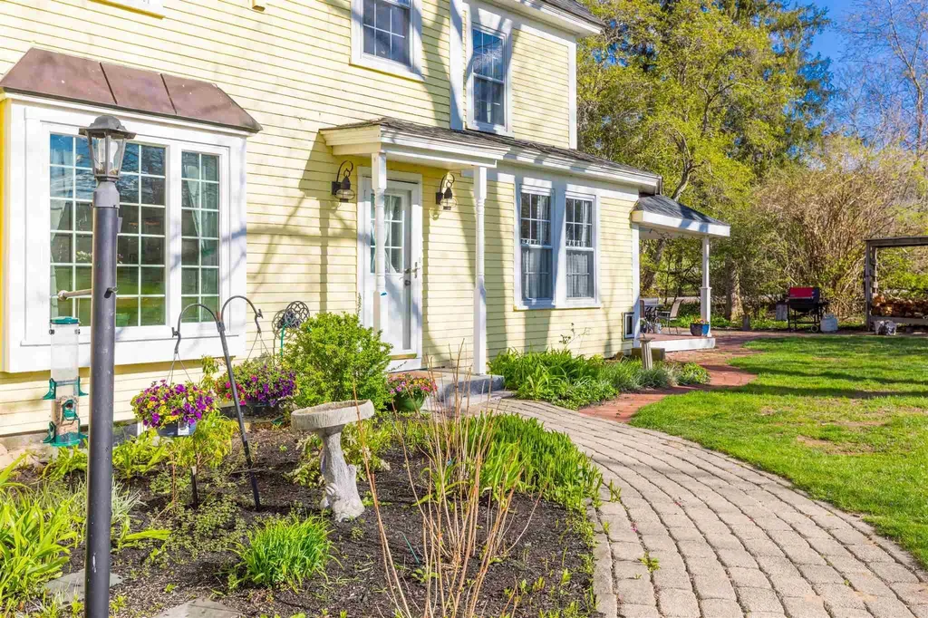 2 Emery Lane Stratham NH 03885