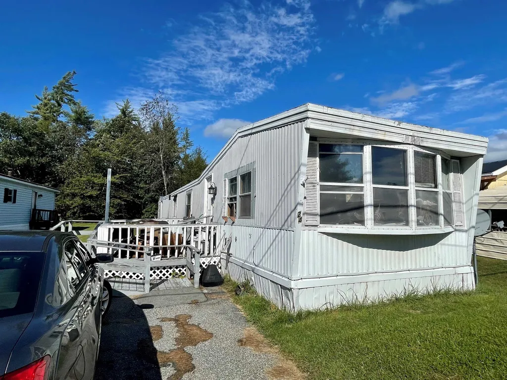 24 Anthony Circle Swanzey NH 03446
