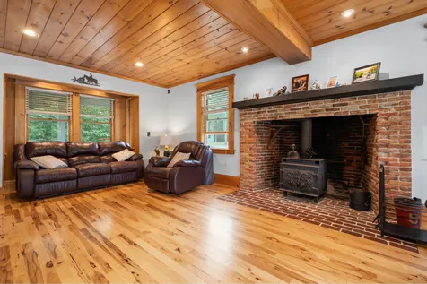 78 Amesbury Road Newton NH 03858