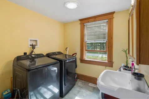78 Amesbury Road Newton NH 03858