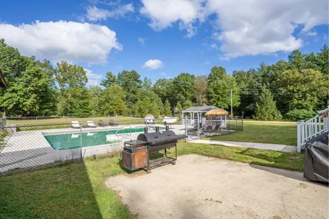 78 Amesbury Road Newton NH 03858