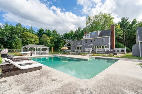 78 Amesbury Road Newton NH 03858