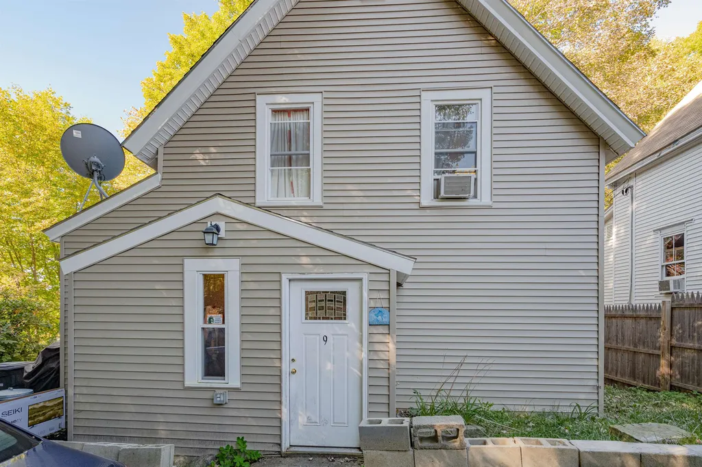 9 Maple Square Franklin NH 03235