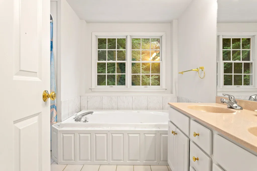 24 Heritage Drive Hampton NH 03842
