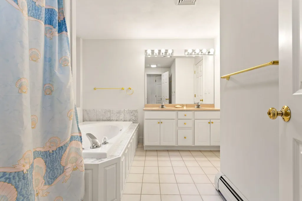 24 Heritage Drive Hampton NH 03842
