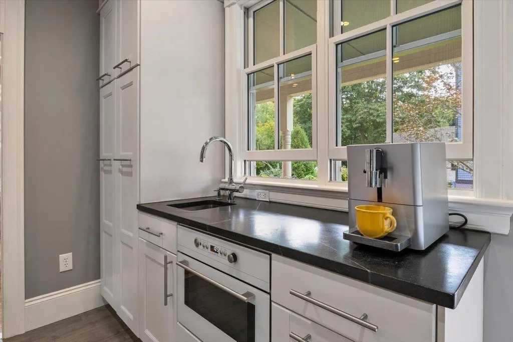 10 New Castle Avenue Portsmouth NH 03801