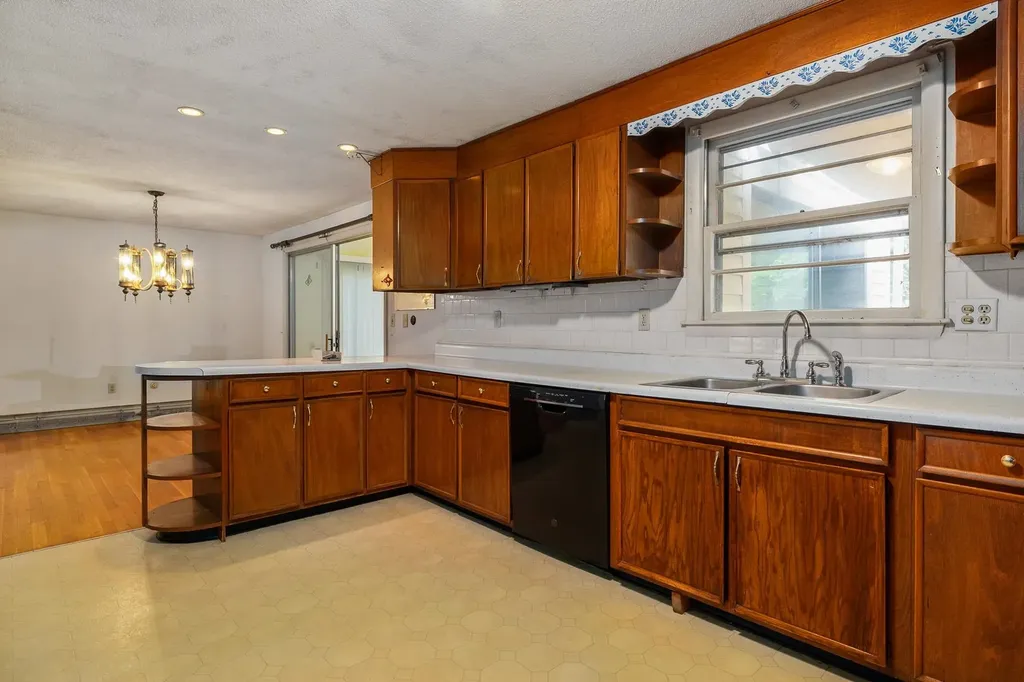 22 Harding Road Portsmouth NH 03801