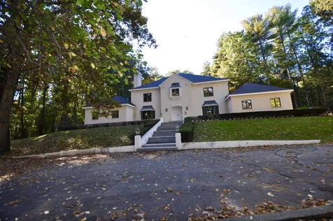 32 Indian Rock Road Nashua NH 03063