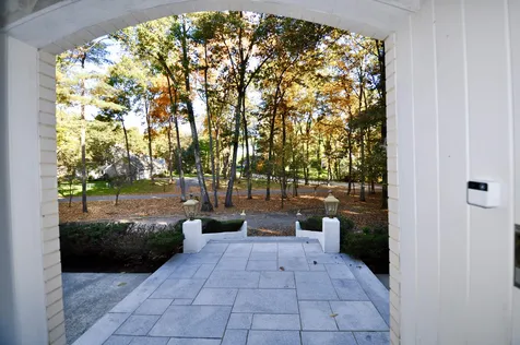 32 Indian Rock Road Nashua NH 03063
