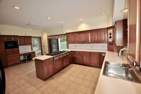 32 Indian Rock Road Nashua NH 03063