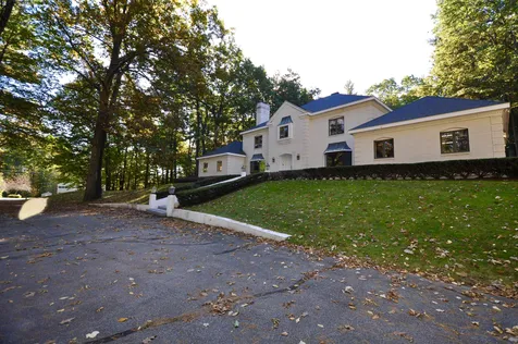 32 Indian Rock Road Nashua NH 03063