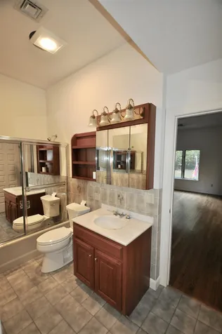 32 Indian Rock Road Nashua NH 03063