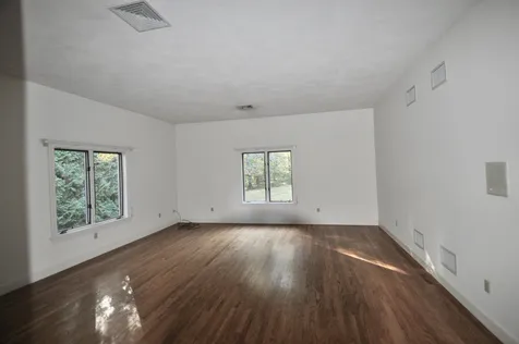 32 Indian Rock Road Nashua NH 03063