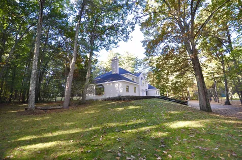 32 Indian Rock Road Nashua NH 03063