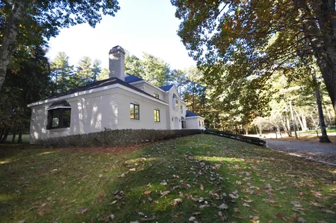 32 Indian Rock Road Nashua NH 03063