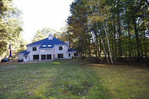 32 Indian Rock Road Nashua NH 03063
