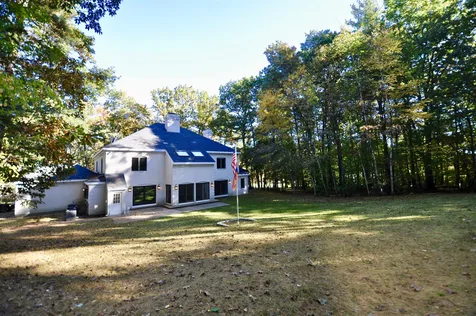 32 Indian Rock Road Nashua NH 03063