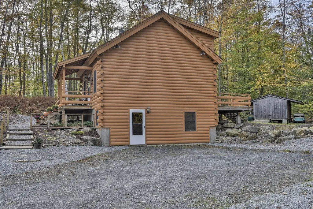 373 Tigola Trail Stoddard NH 03464