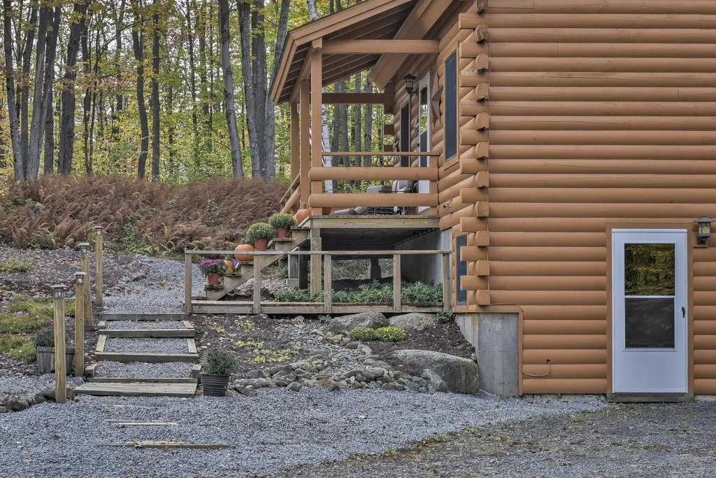 373 Tigola Trail Stoddard NH 03464