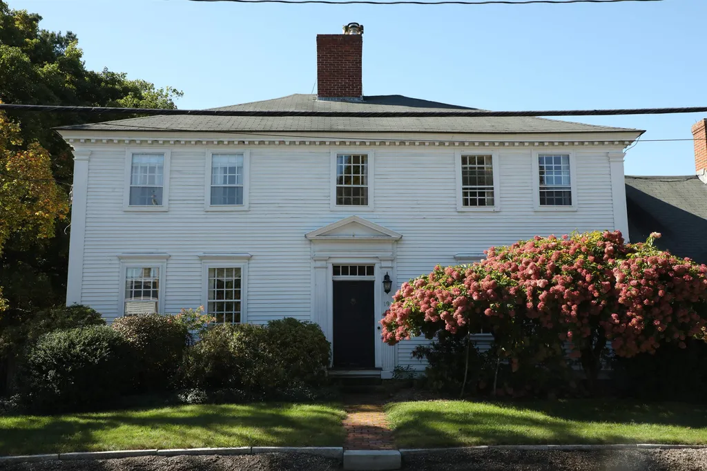 19 Main Street Hollis NH 03049
