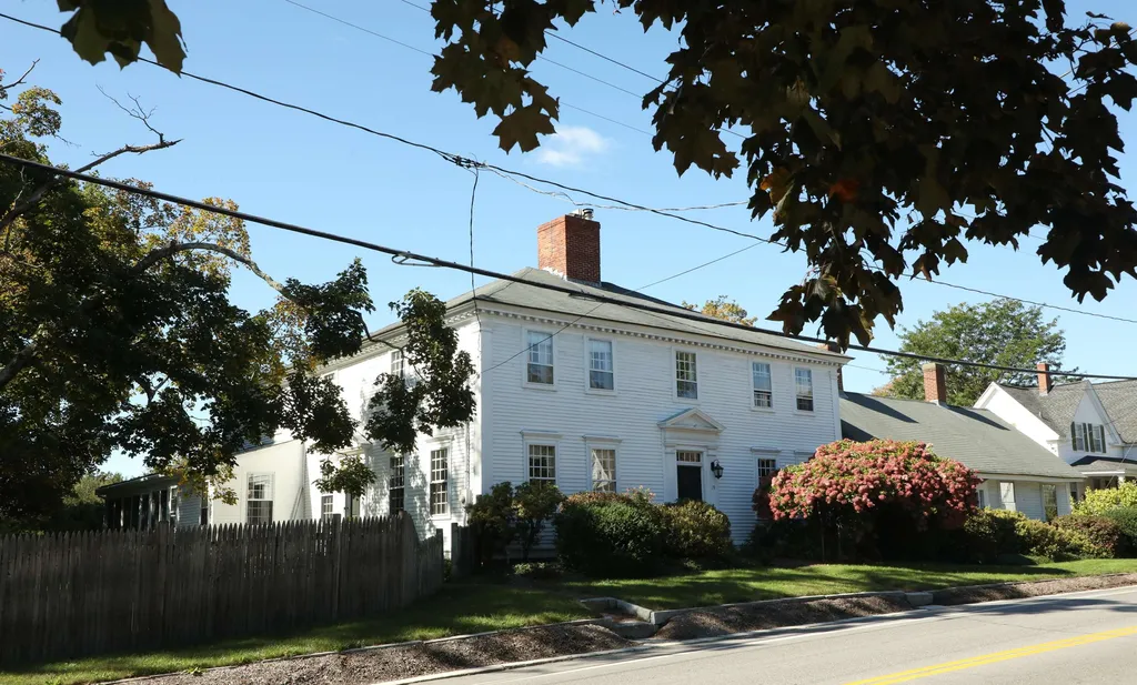 19 Main Street Hollis NH 03049