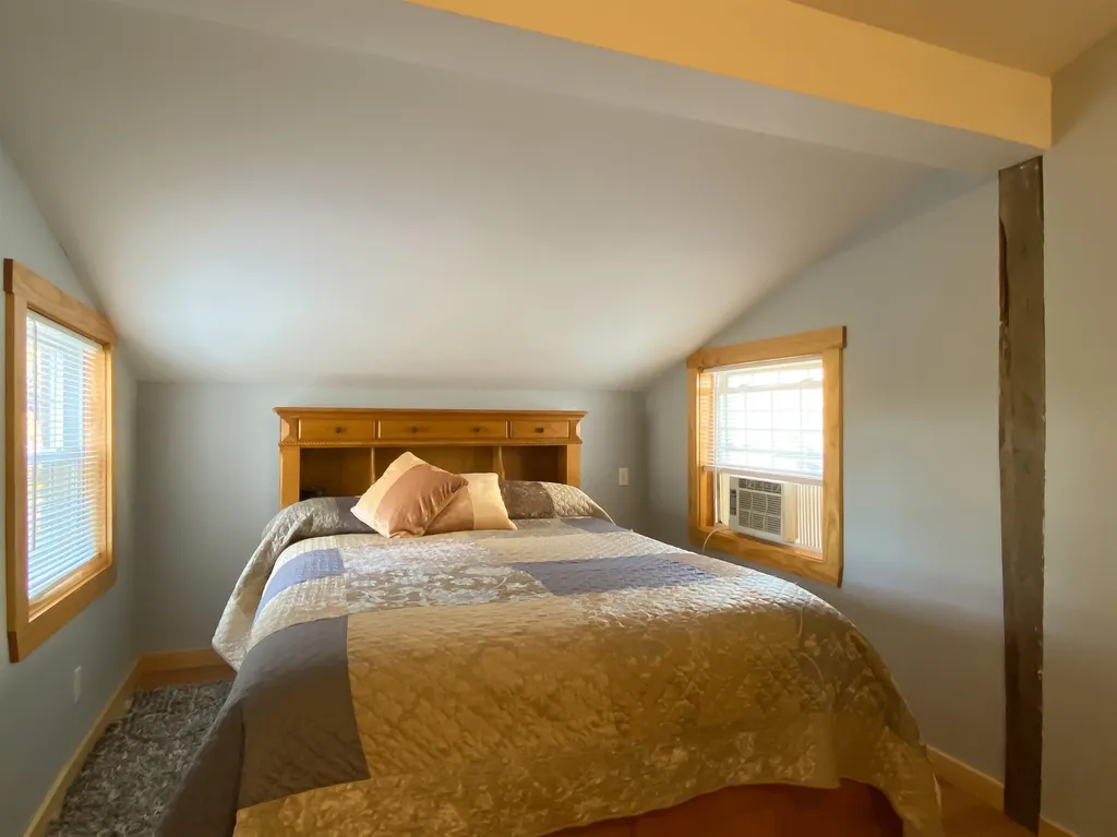 11 Neils Lane Grafton NH 03240