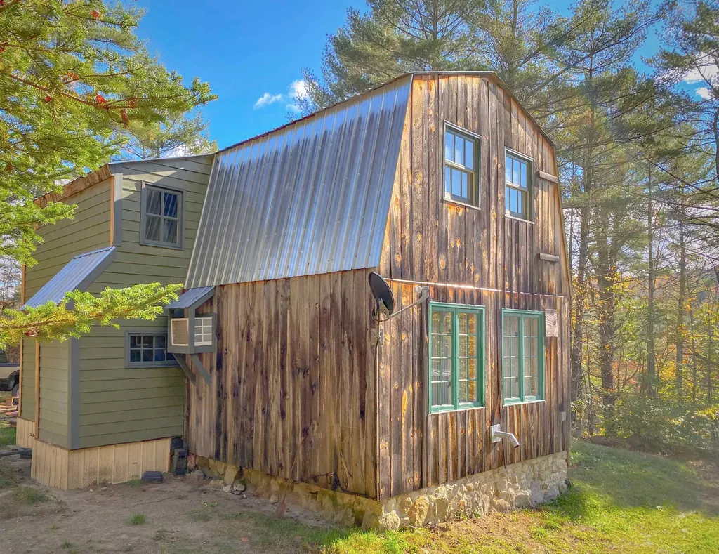 11 Neils Lane Grafton NH 03240