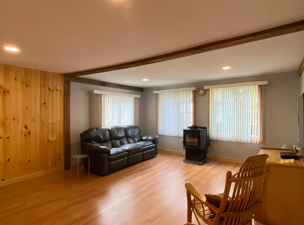 11 Neils Lane Grafton NH 03240