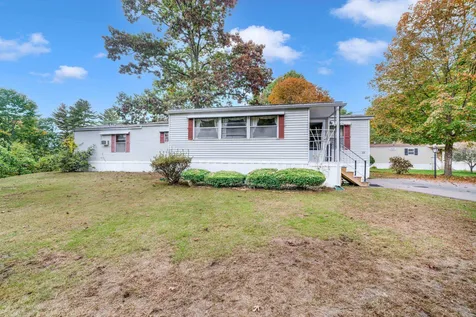 22 Oak Grove Trail Nashua NH 03062