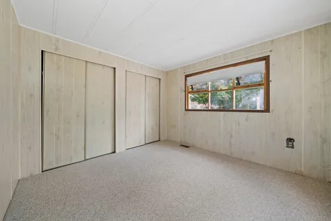 22 Oak Grove Trail Nashua NH 03062