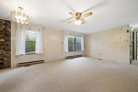 22 Oak Grove Trail Nashua NH 03062