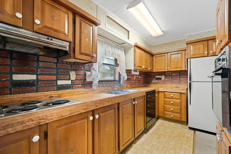 22 Oak Grove Trail Nashua NH 03062