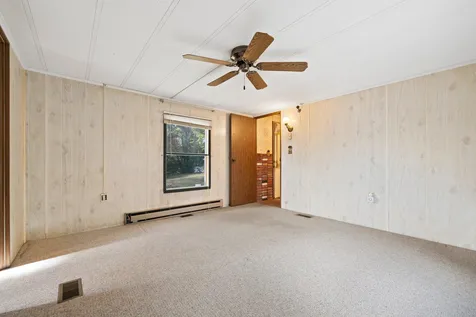 22 Oak Grove Trail Nashua NH 03062