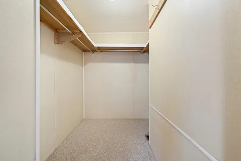 22 Oak Grove Trail Nashua NH 03062