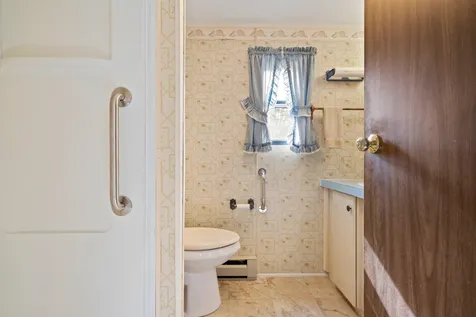 22 Oak Grove Trail Nashua NH 03062