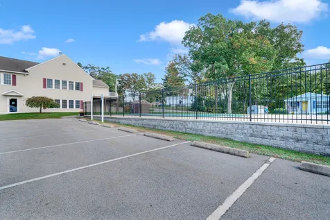 22 Oak Grove Trail Nashua NH 03062
