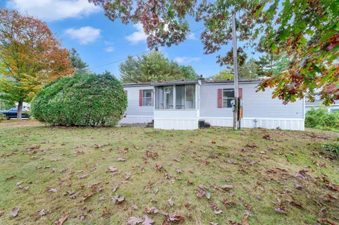 22 Oak Grove Trail Nashua NH 03062