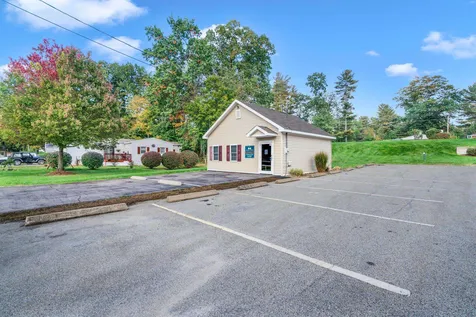 22 Oak Grove Trail Nashua NH 03062