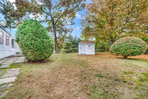 22 Oak Grove Trail Nashua NH 03062