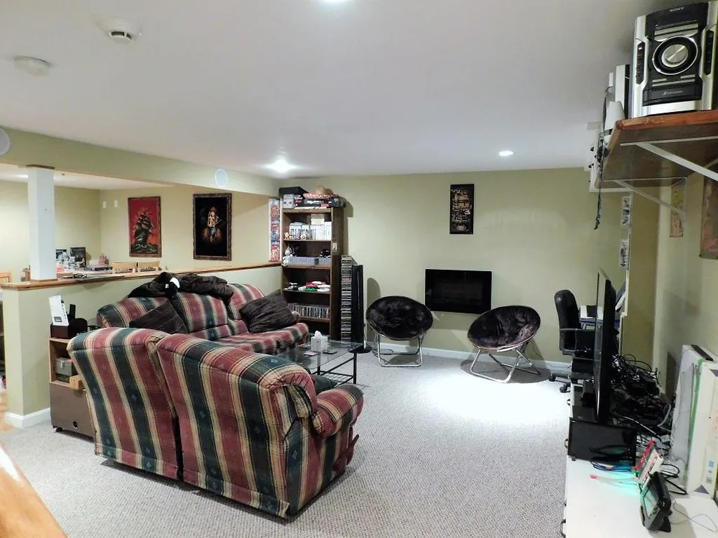 24 Benjamin Way Dover NH 03820