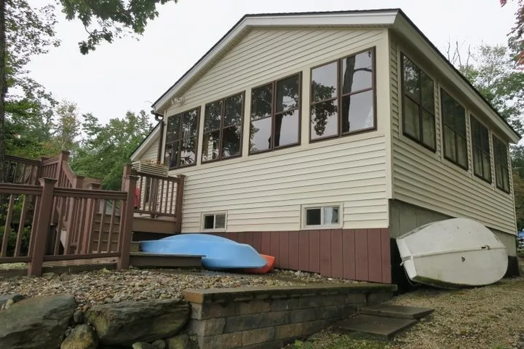 6 Scott Lane Deerfield NH 03037