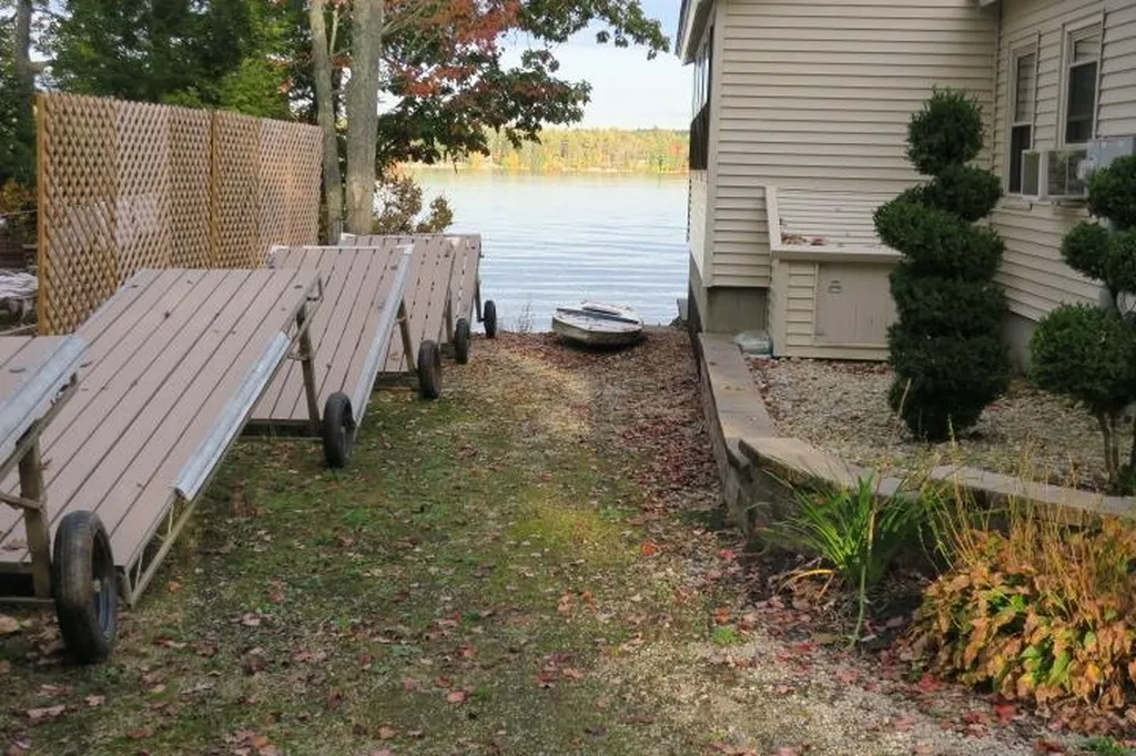 6 Scott Lane Deerfield NH 03037
