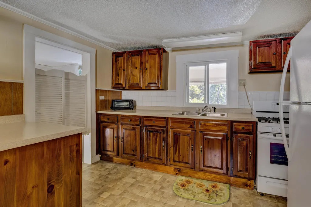 6 College Avenue Lebanon NH 03766