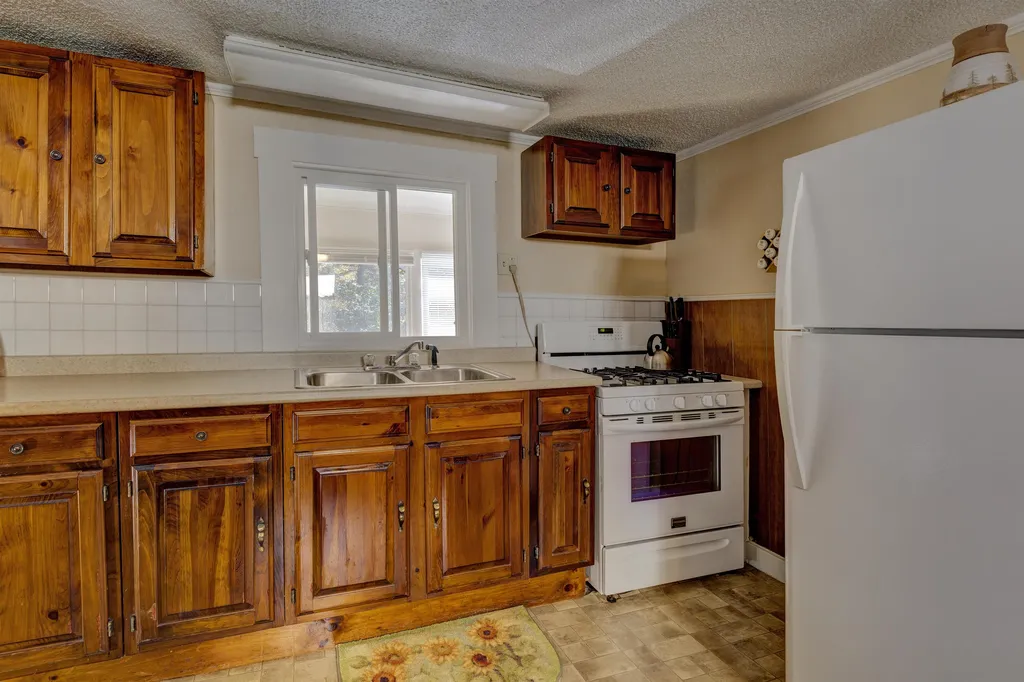 6 College Avenue Lebanon NH 03766