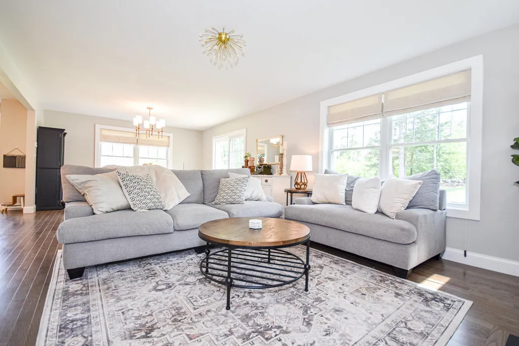 16 Meetinghouse Road Barrington NH 03825