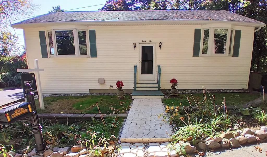 32 Maplehurst Avenue Manchester NH 03104