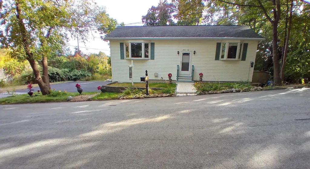 32 Maplehurst Avenue Manchester NH 03104