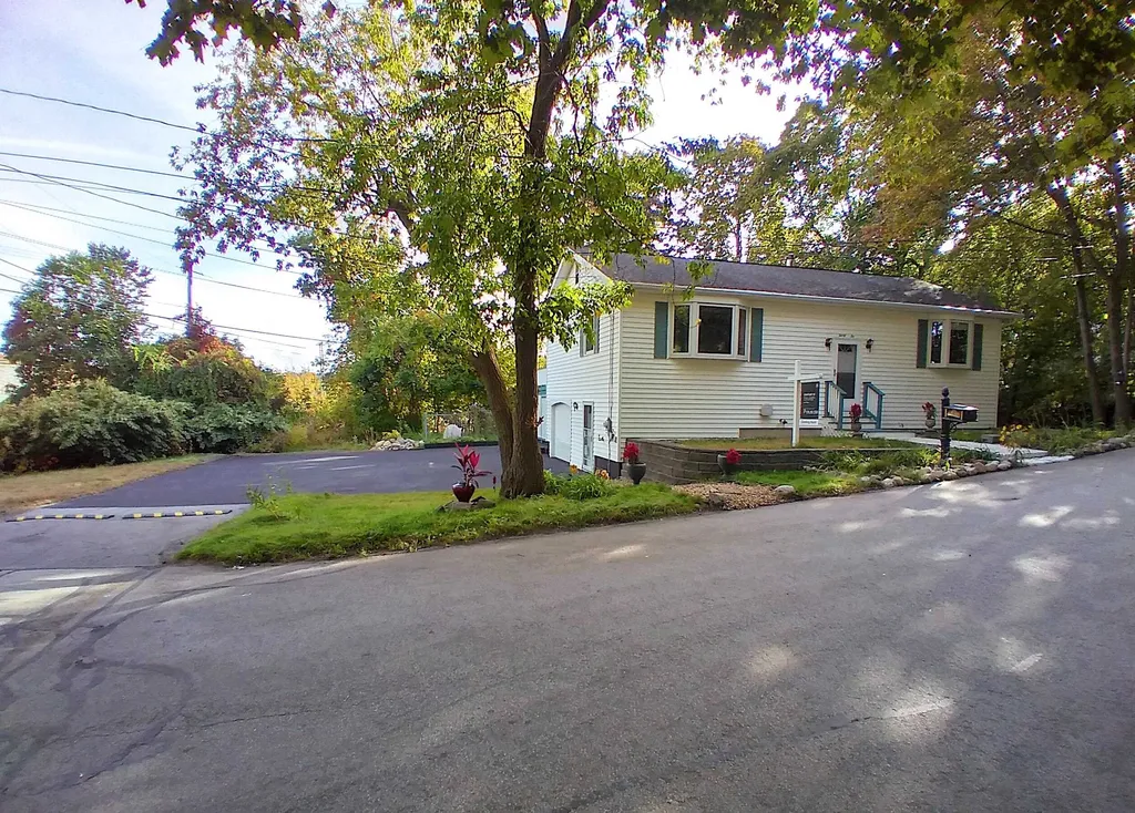 32 Maplehurst Avenue Manchester NH 03104