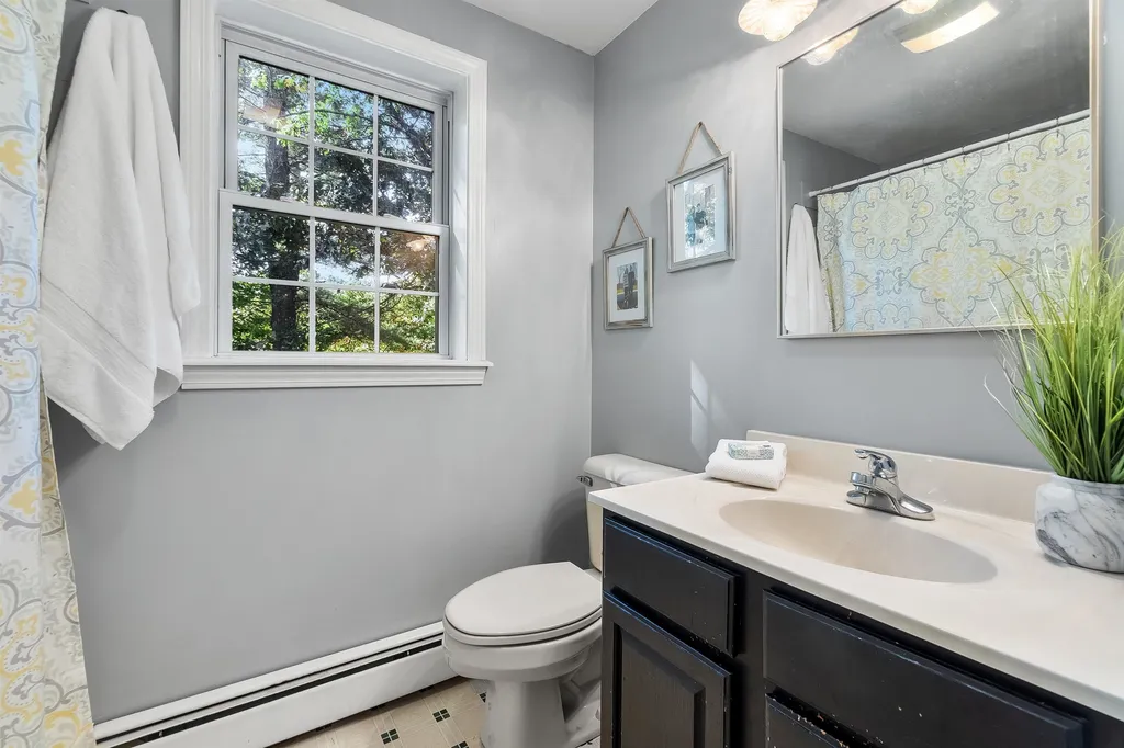 8 Kelley Road Kingston NH 03848